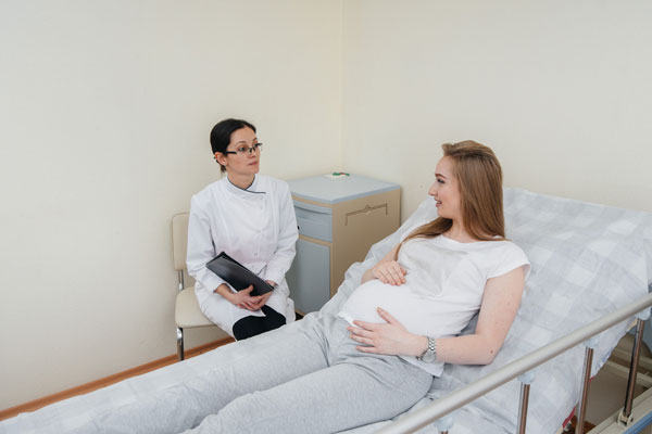 ویزیت متخصص زنان و زایمان در منزل لواسان